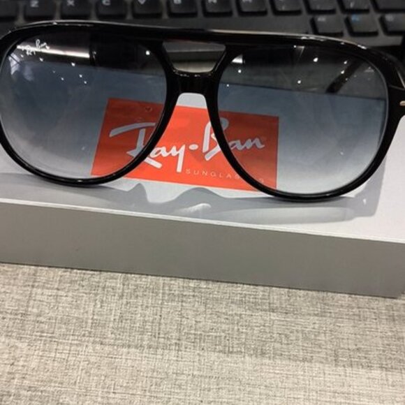 Ray-Ban Aviator Sunglasses Black Frame Gradient Gray Lens - Picture 2 of 6